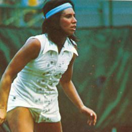 Friday Tennis Blog: No-linespeople Matches? Hispanic Heroes; More ...